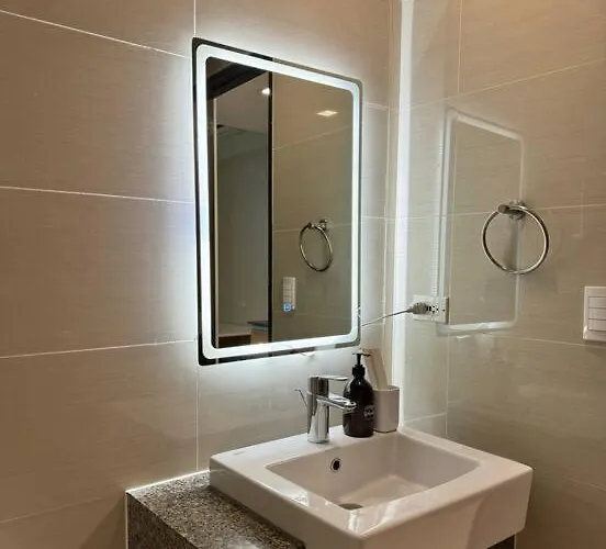Comfy 1br At Uptown Bgc Apartment *